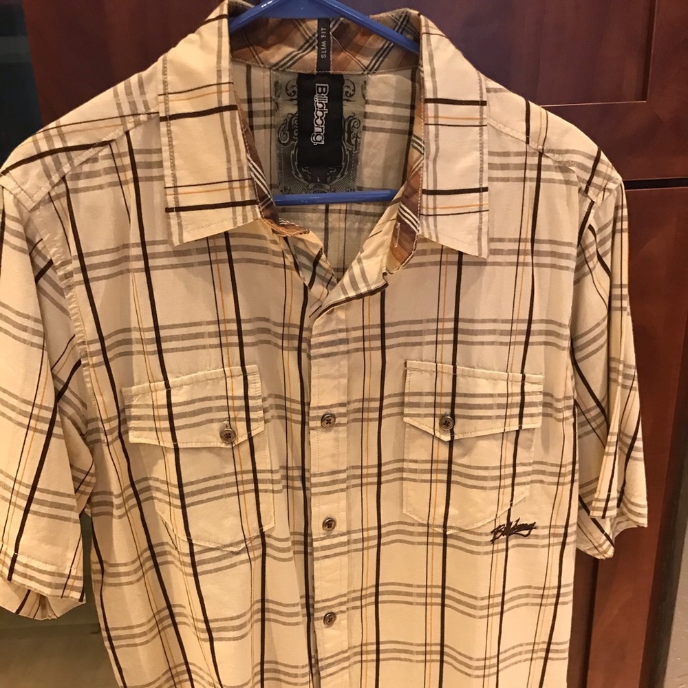 Men’s button Billabong shirt in new condition.